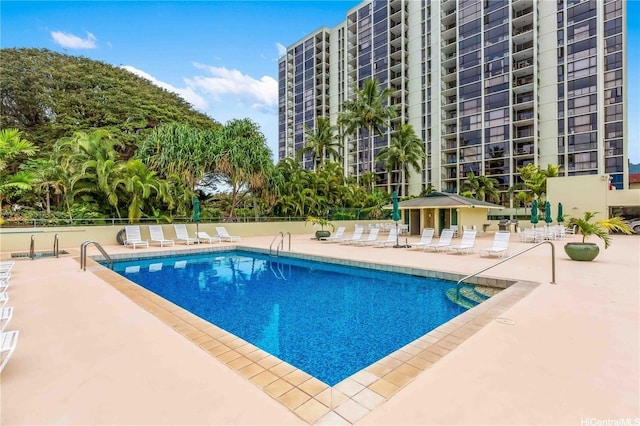 322 Aoloa St Unit 208, Kailua, HI 96734 - community pool with a patio
