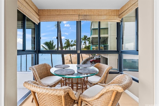 2893 Kalakaua Ave Unit 3, Honolulu, HI 96815 - view of sunroom / solarium