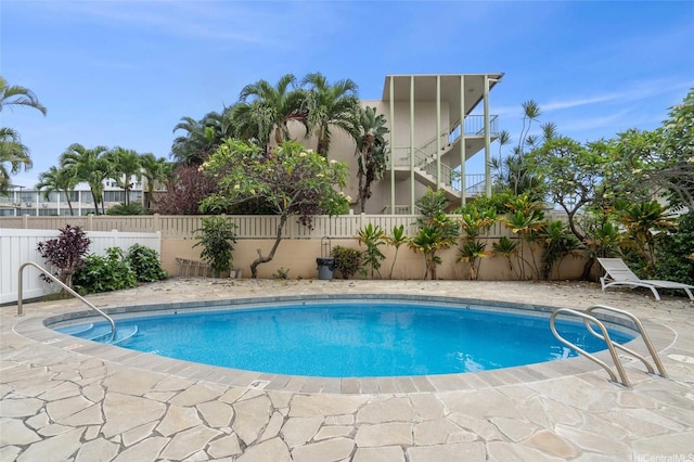 1447 Kewalo St Unit 101, Honolulu, HI 96822 - view of swimming pool featuring a patio area