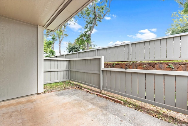 94-1336 Kulewa Loop Unit 5D, Waipahu, HI 96797 - fenced backyard featuring a patio area