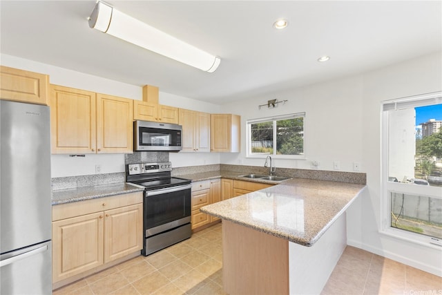 1410 Alapai St Unit 5, Honolulu, HI 96813 - kitchen featuring stainless steel appliances, light brown cabinets, a sink, a peninsula, and plenty of natural light