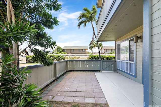 91-225 Hanapouli Cir Unit 33F, Ewa Beach, HI 96706 - view of patio with a gate