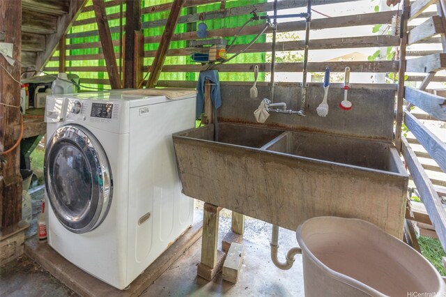 1968 10th Ave, Honolulu, HI 96816 - laundry area with washer / dryer