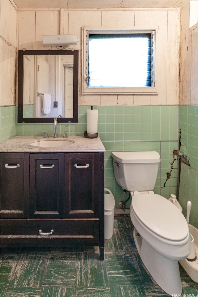 1968 10th Ave, Honolulu, HI 96816 - half bath featuring toilet, vanity, and tile walls