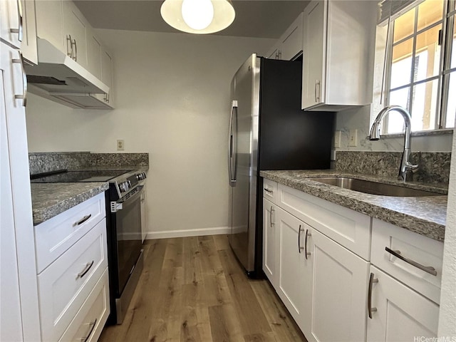941449 Waipio Uka St Unit K204, Waipahu, HI 96797 - kitchen featuring electric range, a sink, under cabinet range hood, wood finished floors, and white cabinets