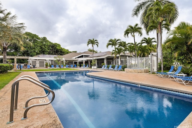 492 Mananai Pl Unit 13E, Honolulu, HI 96818 - community pool featuring a patio