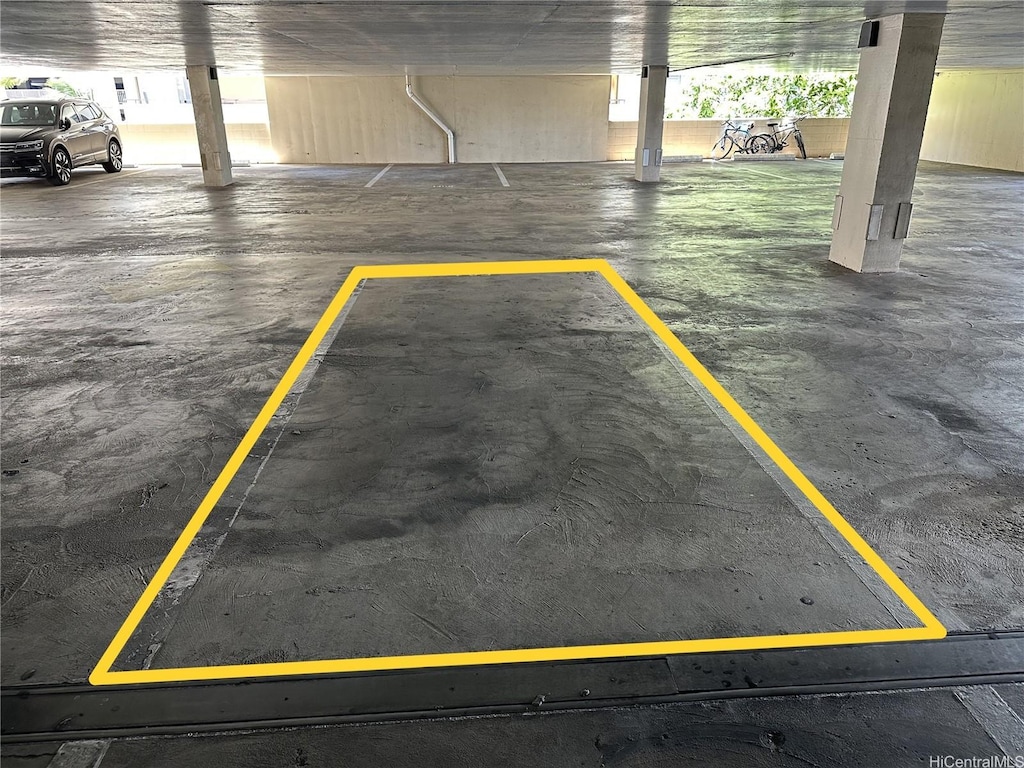 2345 Ala Wai Blvd Unit 504, Honolulu, HI 96815 - view of parking garage