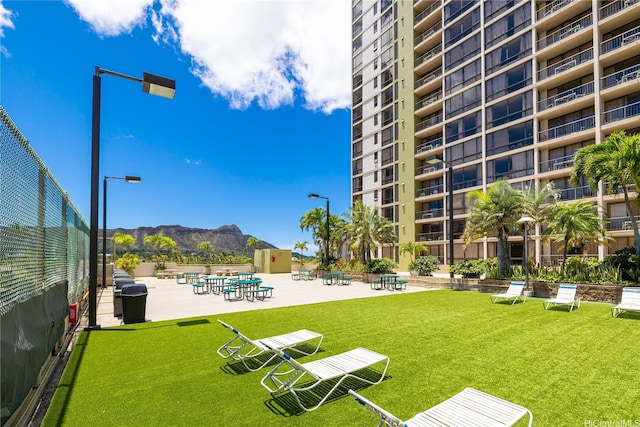 229 Paoakalani Ave Unit 1501, Honolulu, HI 96815 - surrounding community featuring a mountain view and a lawn