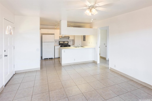 91-1199 Mikohu St Unit 39D, Ewa Beach, HI 96706 - kitchen with freestanding refrigerator, range, a sink, a peninsula, and light tile patterned flooring