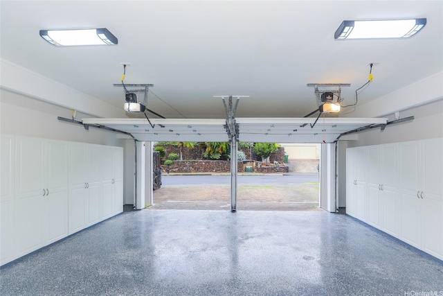 98-1027 Palula Way, Aiea, HI 96701 - garage featuring a garage door opener