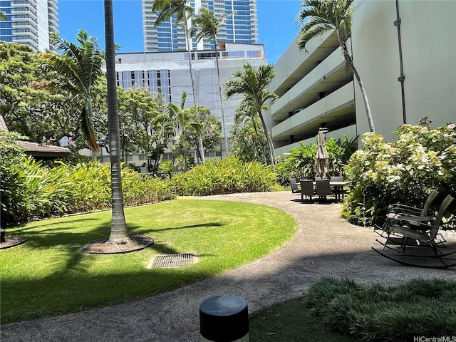 930 Kaheka St Unit 1703, Honolulu, HI 96814 - view of home's community with a yard, a patio area, and outdoor dining area
