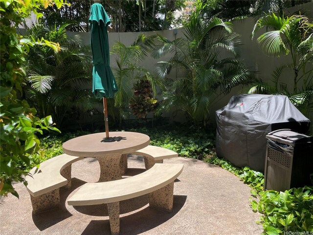 930 Kaheka St Unit 1703, Honolulu, HI 96814 - view of patio featuring a grill
