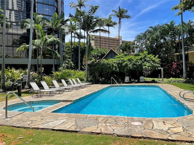 930 Kaheka St Unit 1703, Honolulu, HI 96814 - community pool with a patio area and a hot tub