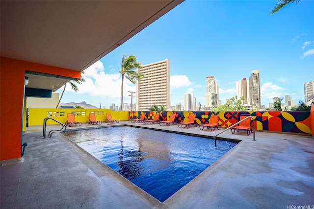 2740 Kuilei St Unit 2205, Honolulu, HI 96826 - community pool with a skyline view and a patio