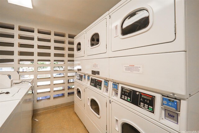 2740 Kuilei St Unit 2205, Honolulu, HI 96826 - community laundry room with separate washer and dryer and stacked washer / drying machine