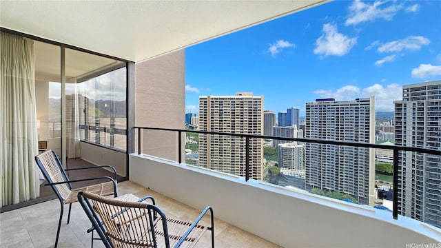 1910 Ala Moana Blvd Unit 32E, Honolulu, HI 96815 - balcony featuring a city view