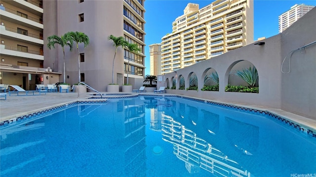 1910 Ala Moana Blvd Unit 32E, Honolulu, HI 96815 - community pool with a patio area