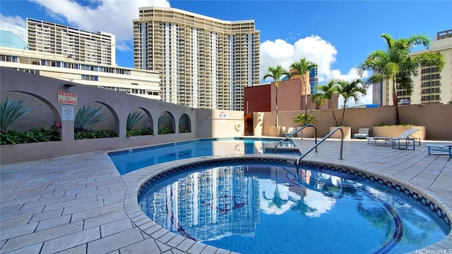 1910 Ala Moana Blvd Unit 32E, Honolulu, HI 96815 - community pool with a patio and a community hot tub