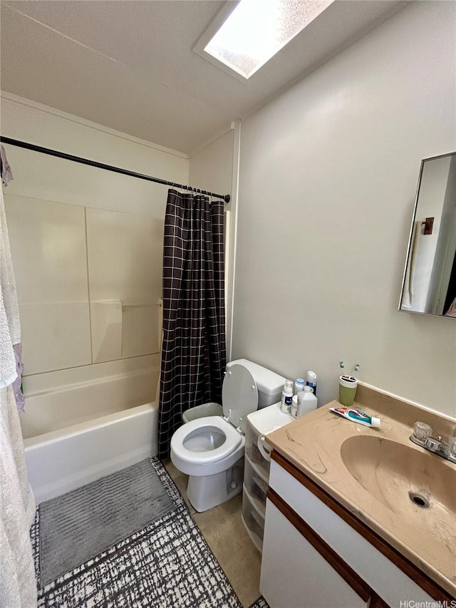 661 Iliaina St, Kailua, HI 96734 - bathroom featuring toilet, vanity, shower / tub combo, and tile patterned flooring