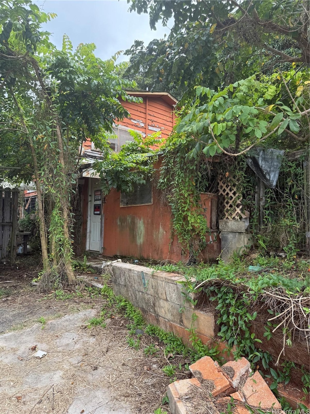 45-904 Anoi Rd, Kaneohe, HI 96744 - view of side of property