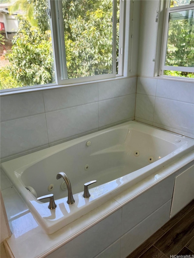 2318 Waiomao Rd Unit 4, Honolulu, HI 96816 - full bath with a jetted tub and wood finished floors