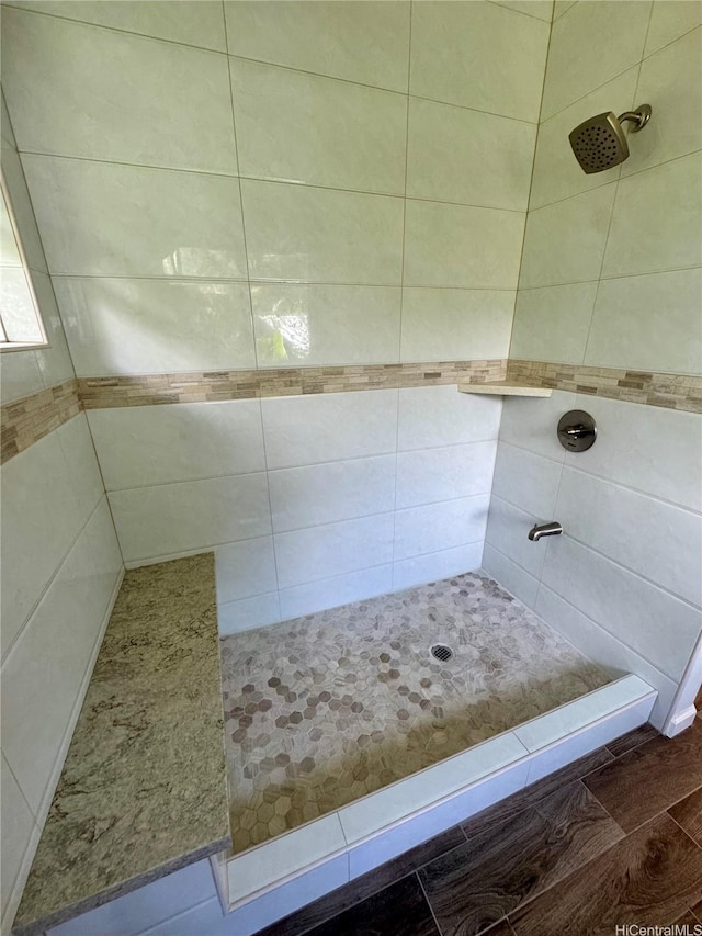 2318 Waiomao Rd Unit 4, Honolulu, HI 96816 - bathroom with tiled shower