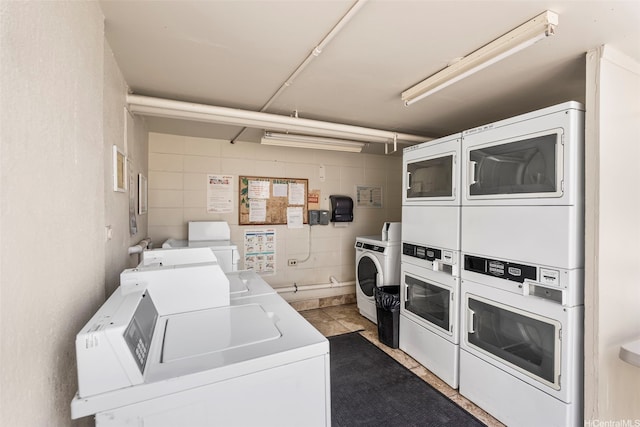425 Ena Rd Unit Ph3B, Honolulu, HI 96815 - community laundry room with stacked washer and clothes dryer and washing machine and dryer