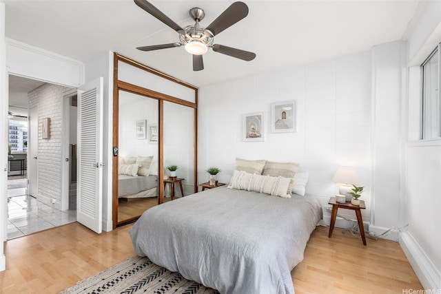 425 Ena Rd Unit Ph3B, Honolulu, HI 96815 - bedroom with light wood finished floors, a closet, multiple windows, and ceiling fan