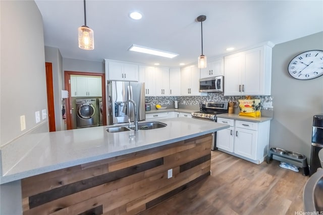 87-107 Kulaaupuni St Unit 2, Waianae, HI 96792 - kitchen featuring stainless steel appliances, tasteful backsplash, white cabinetry, wood finished floors, and recessed lighting
