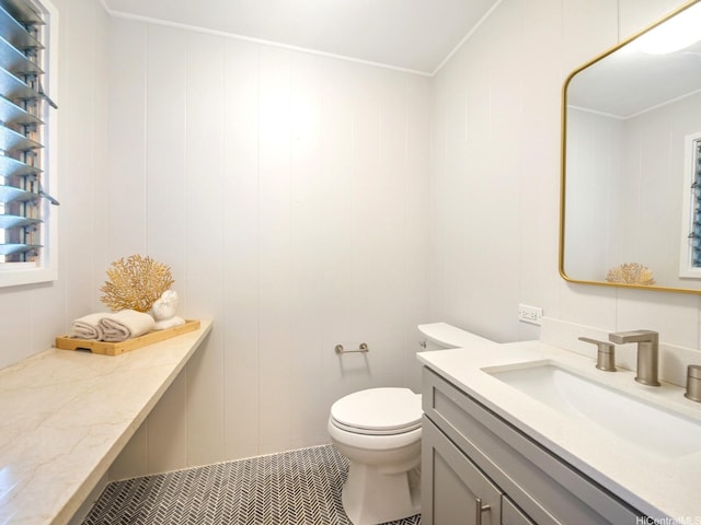 2527 Henry St Unit A, Honolulu, HI 96817 - bathroom featuring vanity and crown molding