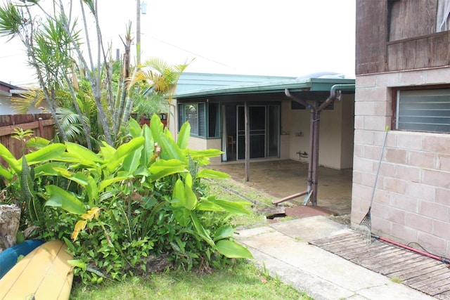 45-610 Kipawale Pl, Kaneohe, HI 96744 - view of yard featuring a patio