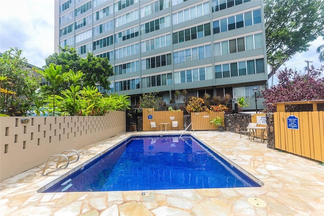 1550 Wilder Ave Unit A202, Honolulu, HI 96822 - community pool with a patio