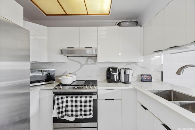 94-1183 Kipaa Pl Unit 14C, Waipahu, HI 96797 - kitchen featuring stainless steel appliances, wall chimney exhaust hood, white cabinets, and decorative backsplash