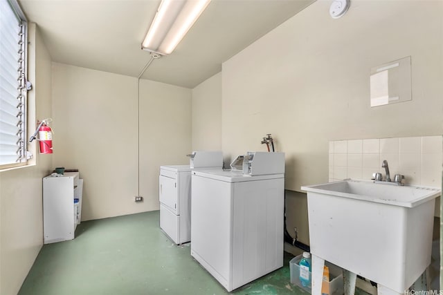 909 Kahuna Ln Unit 305, Honolulu, HI 96826 - washroom featuring washer and clothes dryer and a sink