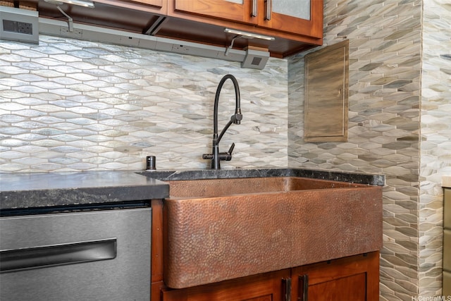 666 Prospect St Unit I502, Honolulu, HI 96813 - bar area with a sink and tasteful backsplash