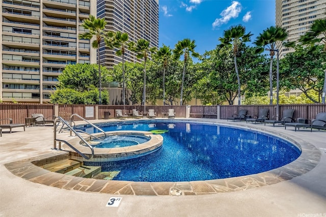 583 Kamoku St Unit Ph7, Honolulu, HI 96826 - community pool featuring a community hot tub and a patio area