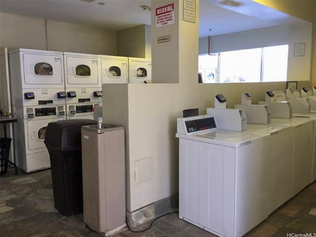 445 Seaside Ave Unit 1120, Honolulu, HI 96815 - shared laundry with stacked washer / dryer and washing machine and clothes dryer