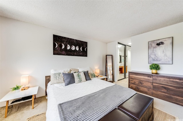 250 Kawaihae St Unit 10E, Honolulu, HI 96825 - bedroom featuring light colored carpet, ensuite bath, and a textured ceiling