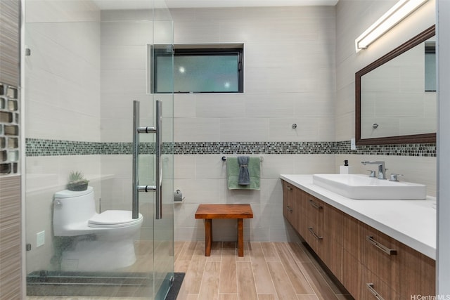 4967 Maunalani Cir Unit B, Honolulu, HI 96816 - full bathroom featuring tile walls, vanity, toilet, and a stall shower