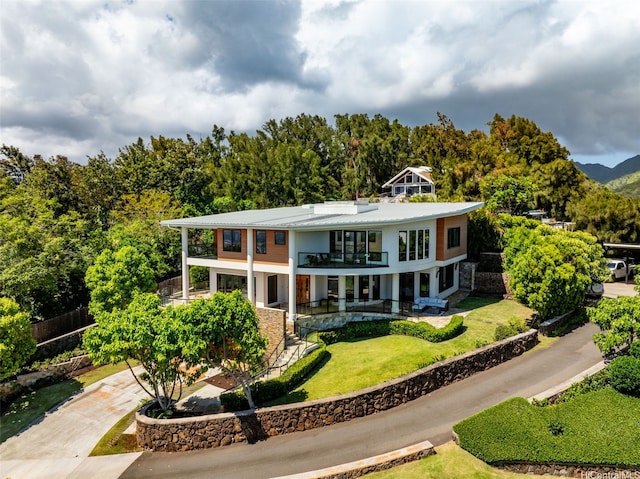 4967 Maunalani Cir Unit B, Honolulu, HI 96816 - back of property featuring a balcony, concrete driveway, and a porch
