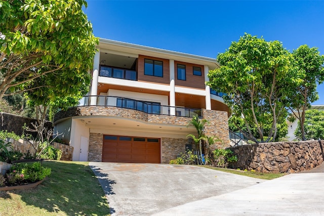 4967 Maunalani Cir Unit B, Honolulu, HI 96816 - contemporary house featuring stone siding, a balcony, stucco siding, and concrete driveway