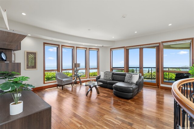 4967 Maunalani Cir Unit B, Honolulu, HI 96816 - living room featuring recessed lighting, baseboards, and light wood-type flooring