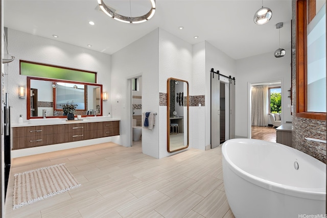 4967 Maunalani Cir Unit B, Honolulu, HI 96816 - full bathroom featuring a soaking tub, vanity, toilet, and a high ceiling