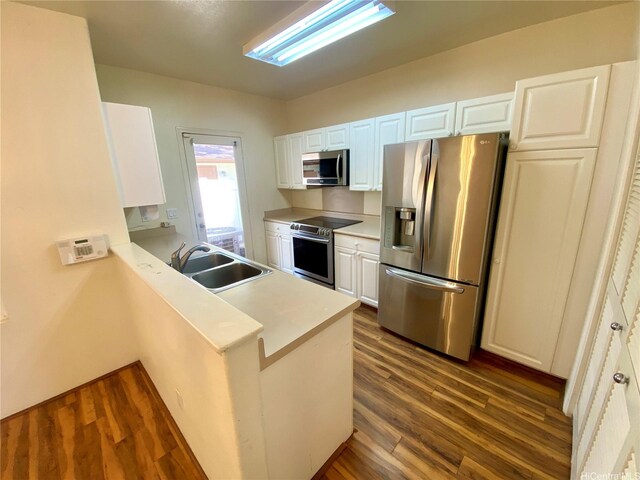 91-1008 Kaiopua St Unit M2, Ewa Beach, HI 96706 - kitchen featuring stainless steel appliances, a peninsula, white cabinetry, dark wood-style floors, and light countertops