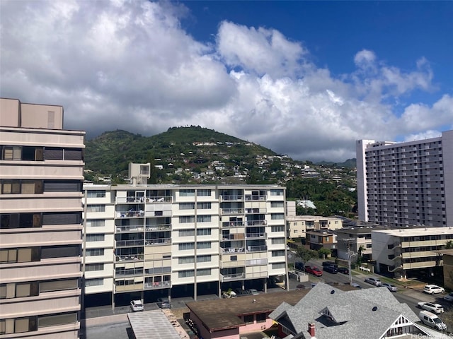 1333 Heulu St Unit 901, Honolulu, HI 96822 - view of property with a mountain view