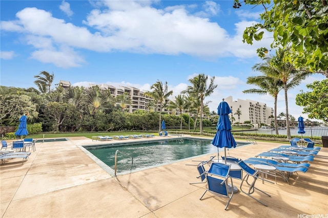 520 Lunalilo Home Rd Unit 7427, Honolulu, HI 96825 - community pool with a patio