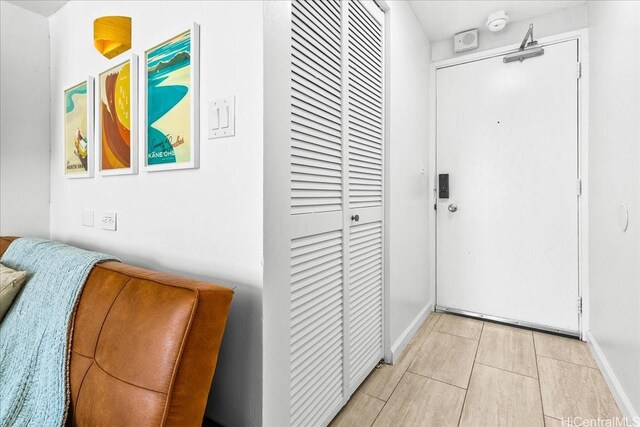 2463 Kuhio Ave Unit 1109, Honolulu, HI 96815 - hallway with baseboards