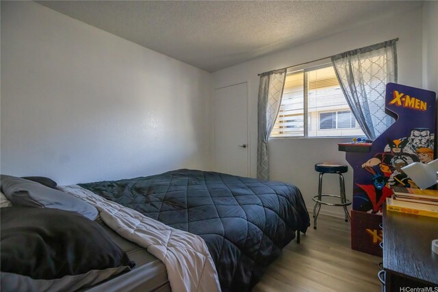 94-1147 Mopua Loop Unit K8, Waipahu, HI 96797 - bedroom with wood finished floors and a textured ceiling