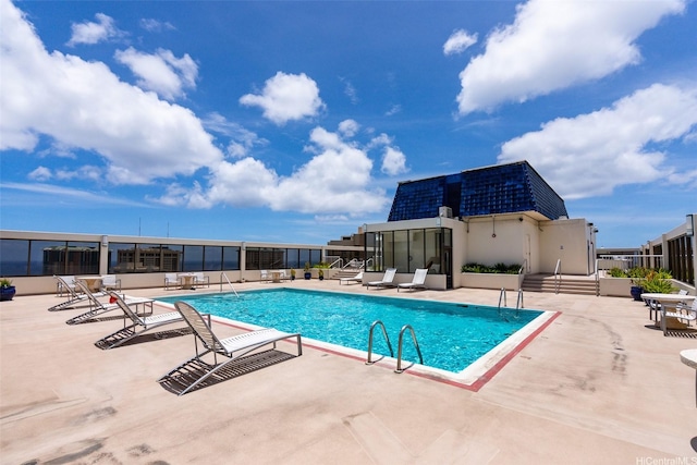 400 Hobron Ln Unit 1807, Honolulu, HI 96815 - community pool with a patio area