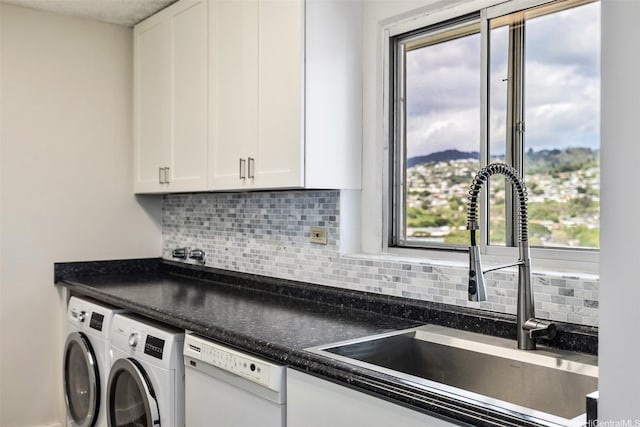 1111 Wilder Ave Pha, Pha, Honolulu, HI 96822 - washroom with washer and dryer and healthy amount of natural light